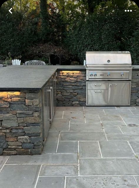 Black Brick Outdoor Kitchen, Outdoor Kitchen Dark Countertops, Flagstone Outdoor Kitchen, Outdoor Kitchen Stone Veneer, Outdoor Kitchen Stone Ideas, Black Stone Outdoor Kitchen, Stone Grill Outdoor, Stacked Stone Outdoor Kitchen, Outdoor Stone Kitchen