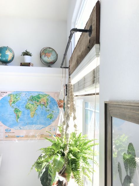 diy pipe plant hanger Pipe Plant Hanger, Indoor Green Wall, Diy Hanger, Plant Hanger Diy, Metal Plant Hangers, Plant Hanging, Window Plants, Diy Pipe, Diy Macrame Plant Hanger