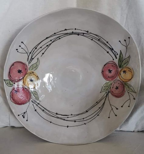 Black And White Plates, Clay Plates, Pottery Animals, Pottery Platter, Majolica Pottery, Pottery Painting Designs, Antique Dishes, Clay Bowl, Glaze Ceramics