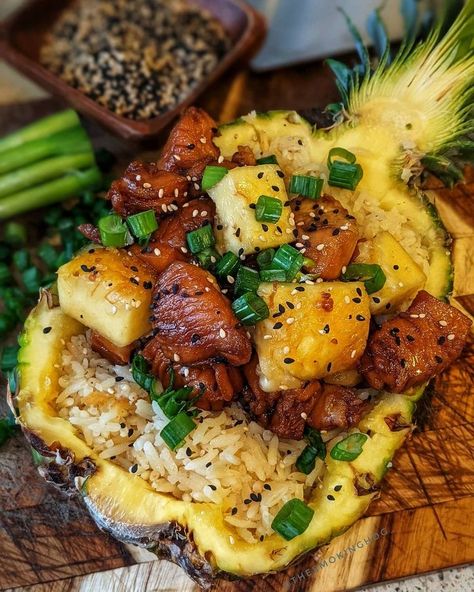 Food In A Pineapple, Pineapple Food Bowl, Tropical Dishes Food, Pineapple Bowl Recipe Teriyaki Chicken, Pineapple Food Ideas, Stuffed Pineapple Bowls, Tropical Food Ideas, Hawaii Food Recipes, Pineapple Chicken Bowl