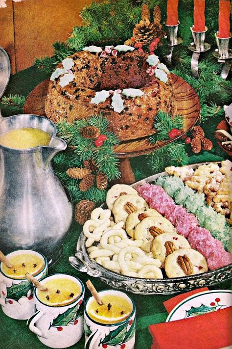 Be Inspired: 1960's Christmastime - A Vintage Nerd 60s Christmas, Vintage Christmas Party, Vintage Baking, Christmas Ad, Mid Century Christmas, Vintage Cookies, Holly Leaves, Retro Recipes, Buffet Food