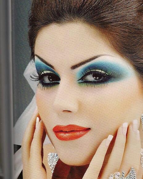 Makeup 2000s Arab Makeup, Foreign Makeup, Mum Makeup, Arab Bride, 2000s Makeup Looks, Middle Eastern Makeup, 2000s Hairstyles, Arabic Makeup, 90s Makeup