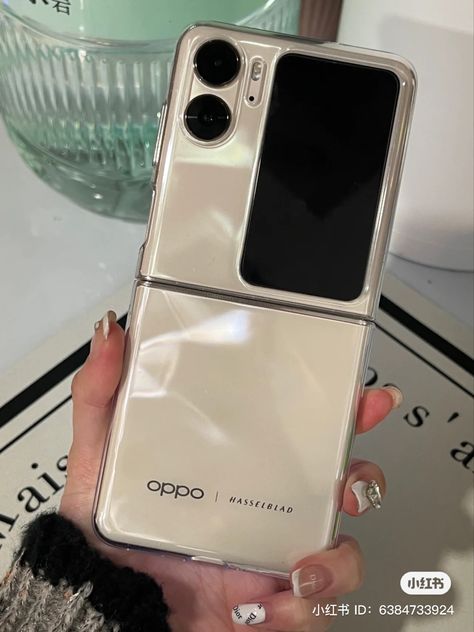 Oppo Flip Aesthetic, Old School Phone, Oppo Find N2 Flip, Oppo Find N2, Desain Buklet, Iphone Wallpaper Stills, Cute Camera, Nintendo Switch Accessories, Girly Phone Cases