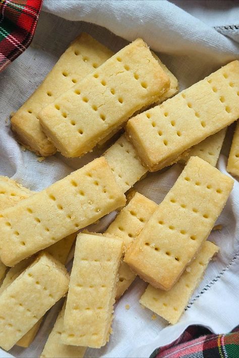 Mrs. Cartwright's Scottish Shortbread Shortbread Scottish, Scottish Shortbread Cookies, Apple Crumble Cake, Scottish Shortbread, Shortbread Cookies Easy, Easy Easter Treats, Healthy Snacks To Make, Shortbread Recipe, Easter Dishes