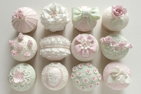 Vintage Cupcake Designs, Victorian Cupcakes, 25 Candle, Cupcake Vintage, Amazing Cupcakes, Vintage Cupcakes, Pink Baby Shower Decorations, Vintage Cupcake, Creative Wedding Cakes