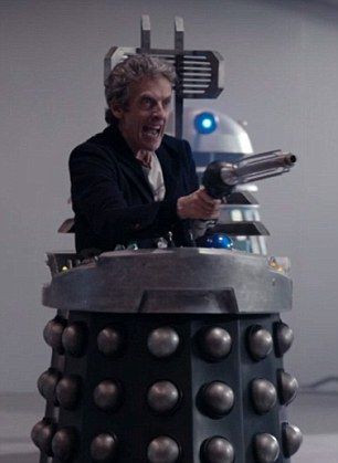 For a while Peter Capaldi enjoyed himself enormously as the Doctor who became a Dalek Fun Pfps, Silly Pfp, Doctor Who Dalek, Bbc Tv Series, 13th Doctor, Twelfth Doctor, Bbc Doctor Who, Tv Doctors, 12th Doctor