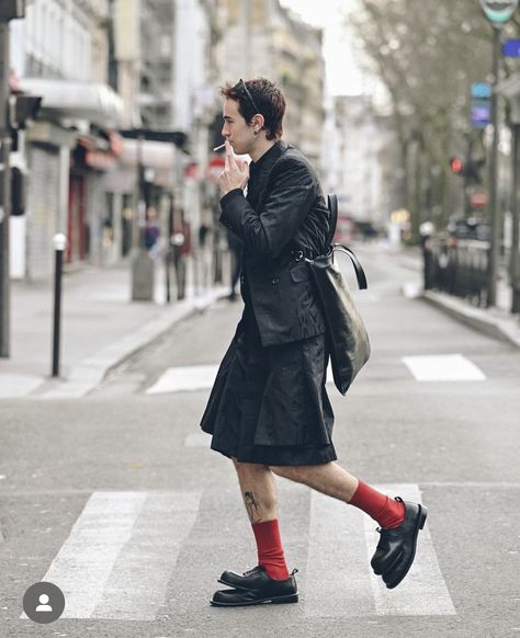 Guys In Skirts, Men Fashion Week, Boy Fits, Street Style Outfits Men, Street Snap, Mens Fashion Week, Fashion Week Street Style, Street Style Outfit, Paris Fashion Week