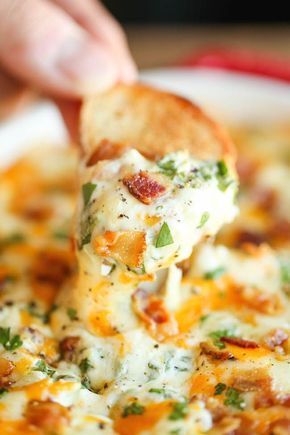 Cheesy Bacon Spinach Dip - The best and cheesiest, creamiest dip you will ever have - after all, you just can't go wrong with bacon! Bacon Spinach Dip, Party Rolls, Bacon Dip, Cheese Party, Cheesy Bacon, Ham Cheese, Buffalo Chicken Dip, Spinach Dip, Football Food