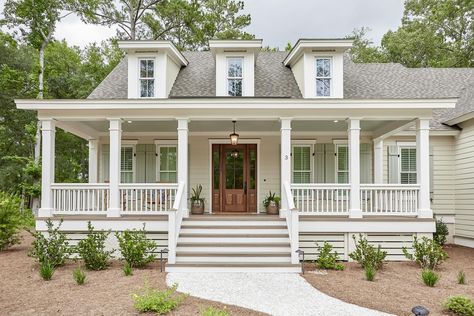 Coastal House Exterior, Split Foyer Remodel, Country Cottage House Plans, Big Front Porches, South Carolina Homes, Bungalow Homes, Front Porch Design, Dream Beach Houses, Exterior Remodel