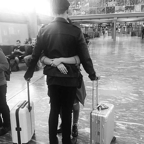 Kathniel in Airport is Korean Couple In Airport, In Airport, Daniel Padilla, Kathryn Bernardo, Ulzzang Couple, Korean Couple, Back Off, Mom And Dad, Soulmate