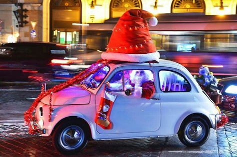 Christmas Beetle, Christmas Car Decorations, Fiat 500 Vintage, Fiat 500 Car, 500 Fiat, Fiat Cars, Fridge Decor, Christmas Decals, Fiat 600