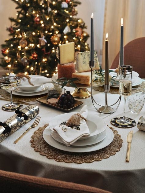 john lewis wisdom and wonder christmas decoration theme John Lewis Christmas Decorations, Christmas Tree Trends, Perfect Christmas Dinner, Christmas Table Ideas, John Lewis Christmas, Christmas Dinner Plates, White Candle Sticks, Frosted Tree, Christmas Dining Table