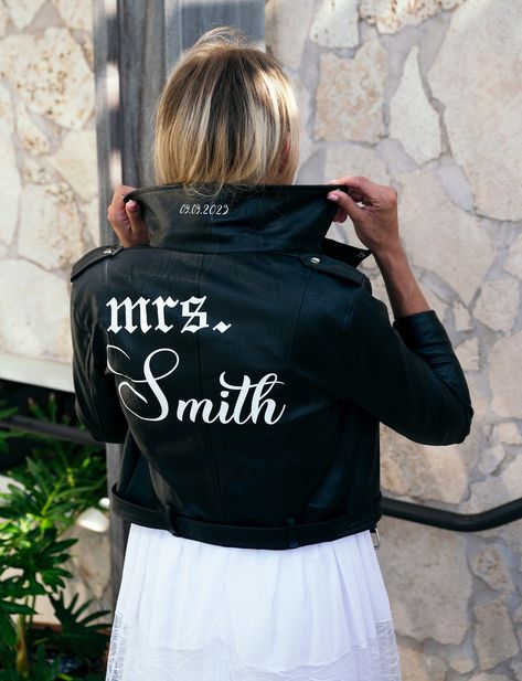 Mrs Leather Jacket Wedding, Bride Leather Jacket Wedding, Shayla Outfits, Leather Bride Jacket, Biker Wedding Dress, Leather And Lace Wedding, Biker Wedding Theme, Bride Jacket Wedding, Motorcycle Wedding Ideas