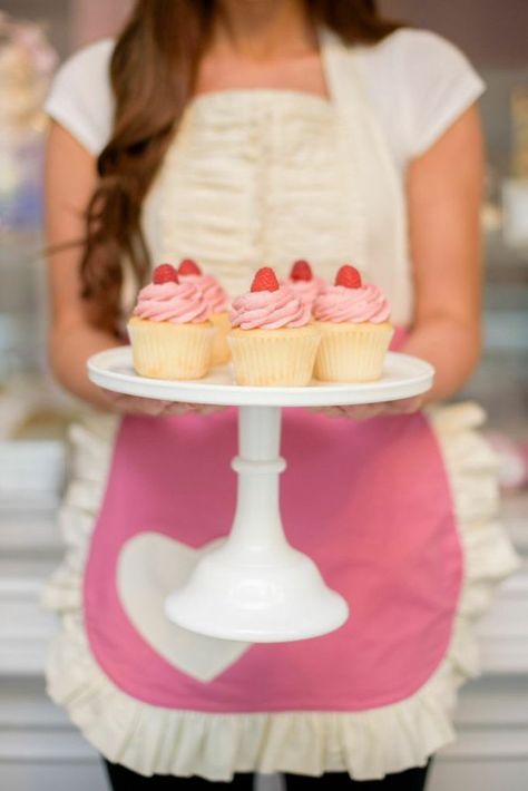 Valentines Bakery, Baking Photography, Raspberry Cupcakes, Bakery Branding, Perfect Chocolate Chip Cookies, Cupcake Shops, Business Photoshoot, Branding Photoshoot Inspiration, Cake Photography