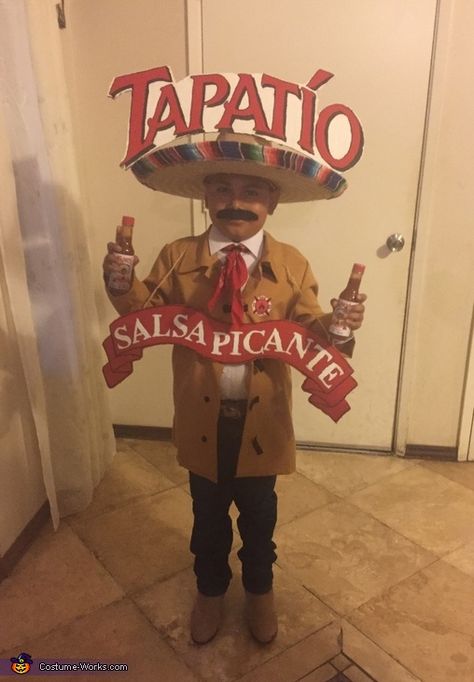 Tapatio Costume, Hot Sauce Costume, Mexican Halloween Costume, Mexican Halloween, Hispanic Aesthetic, Funny Spanish Jokes, Clever Halloween, Mexican Memes, Hot Spices