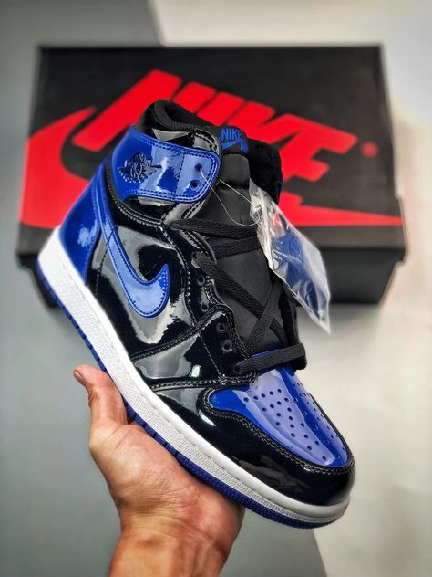 Air Jordan 1 Red And Black, Jordan 1 Royal Blue, Royal Blue Sneakers, Jordan 1 Royal, Jordan 1 Blue, Blue Jordans, Blue Air, Black Jordans, Shoes Outfit Fashion