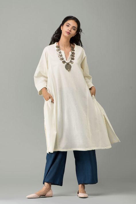 Simple Kurta Designs, Pakistani Fashion Casual, Casual Indian Fashion, Kurta Neck Design, Salwar Kamiz, Kurta Designs Women, Dress Indian, Cream Colour, Indian Dress