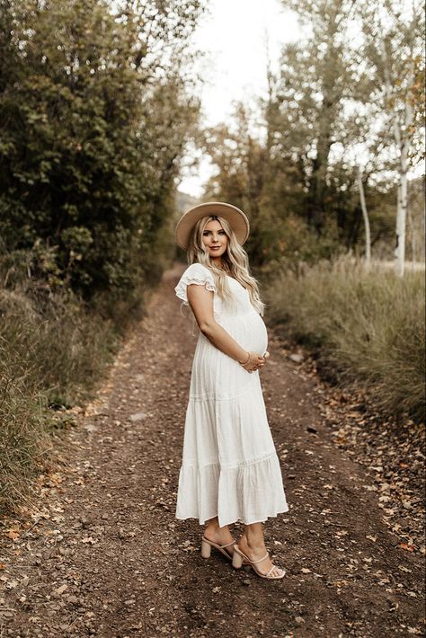 #maternity #utah #utahweddingphotographer #maternitystyle #boho #fall #fallfashion #fallphotoshoot #pregnancy Fall Maternity Photos White Dress, Fall Boho Maternity Photoshoot, Fall Maternity Photoshoot, Boho Maternity Photoshoot, Spring Maternity Photos, Brooke Smith, Prego Outfits, Fall Maternity Photos, Beautiful Meadow