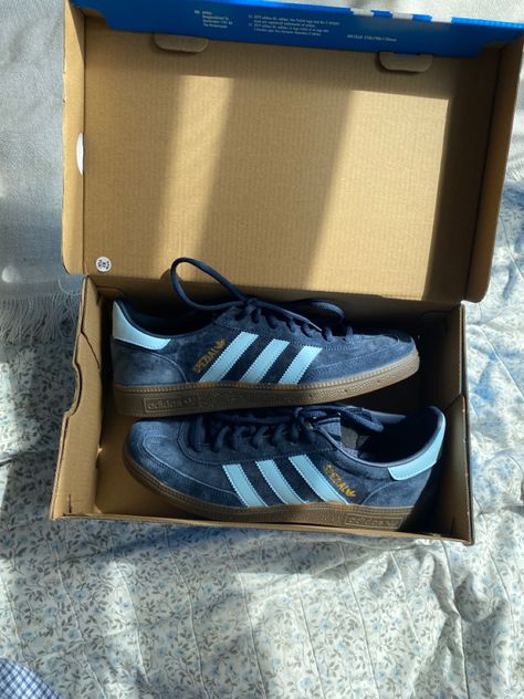 Spezial Adidas, Adidas Handball Spezial, Adidas Handball, Shoe Wishlist, Adidas Spezial, Hype Shoes, Adidas Outfit, Outfit Trends, Swag Shoes