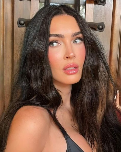 Young Megan Fox Hair, Megan Fox Now, Megan Fox Face, Megan Fox Makeup, Megan Fox Hair, Blush Trend, Fox Makeup, Megan Denise Fox, Megan Fox