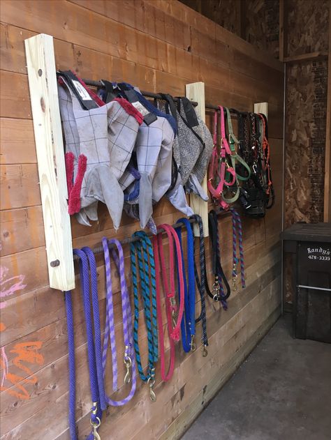 Feed And Tack Room Ideas, Tack Room Inspiration, Horse Barn Organization, Small Tack Room Ideas, Stable Organization, Tack Organization, Tack Room Ideas, Horse Feed Room, Horse Barn Ideas