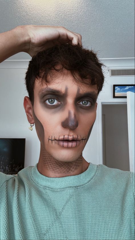 Halloween makeup idea for a skull. Male skull makeup look Men Halloween Makeup Easy, Boys Skeleton Makeup, Simple Skeleton Makeup Men, Mens Skull Makeup, Skull Inspired Makeup, Diy Skull Makeup, Zombie Skeleton Makeup, Halloween Makeup Ideas Men, Skull Make Up Men