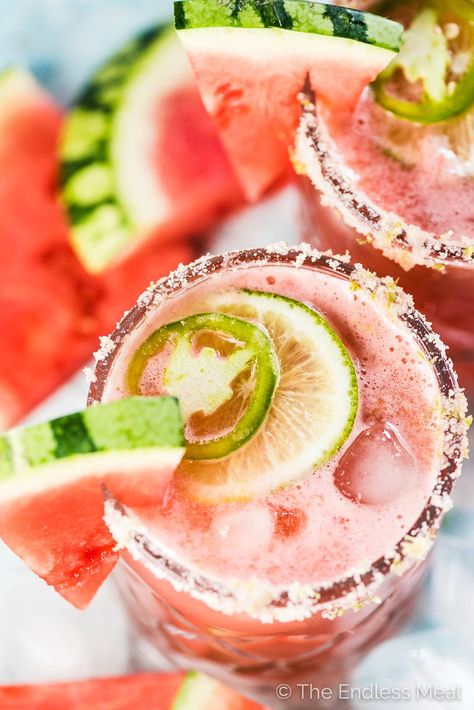 SAVE FOR LATER! Watermelon Margaritas are the best thing this summer. Fresh watermelon juice (made in your blender!) is mixed with tequila, lime juice, jalapeño, and honey simple syrup for the best margarita ever. Make one for yourself or a pitcher to share with friends! #theendlessmeal #margaritas #watermelon #watermelonmargarita #summer #summerdrink #refinedsugarfree #simplesyrup #paleo #glutenfree #poolparty #bbqparty #canadaday #july4th #fourthofjulyparty #tequila #cocktails #pink Watermelon Jalapeno Margarita, Watermelon Margarita Recipe, Watermelon Margaritas, Best Watermelon, Easy Margarita Recipe, Homemade Margaritas, Honey Simple Syrup, Easy Margarita, Easy Summer Cocktails