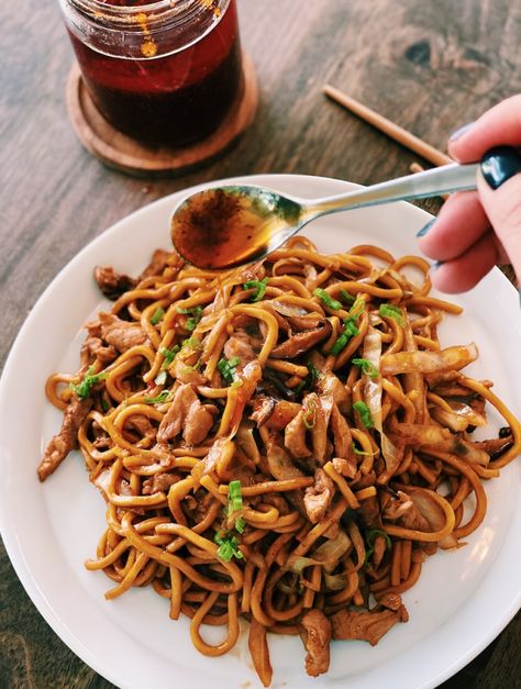 Shanghai Noodles, Chinese Noodle Recipes, Tiffy Cooks, Vegetarian Oyster Sauce, Authentic Asian Recipes, Pork Noodles, Asian Noodle Recipes, Noodle Recipe, Authentic Chinese Recipes