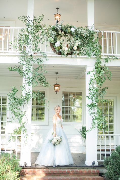 Porch Wedding Ceremony, Front Porch Wedding, Music Lovers Wedding, Porch Wedding, Nashville Wedding Venues, Green Vines, Summer Bride, Outdoor Fall Wedding, Modern Wedding Photography