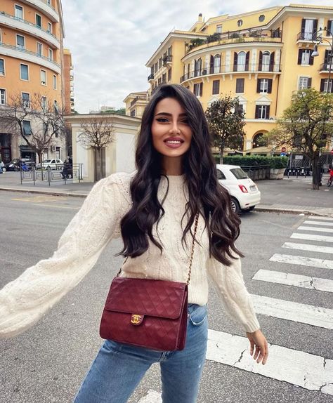 Zara Street Style🖤 on Instagram: “📸: @ambrabny Zara sweater🖤ref:9598/023✨✨✨ #zara #zaraeurope #zarastyle #zaralover #zaralovers #style #stylish #zarafashion #fashion…” Autumn Outfits, Outfit Goals, Mode Inspiration, Outfits Winter, Winter Fashion Outfits, Looks Vintage, Elegant Outfit, Well Dressed, Primavera Estate