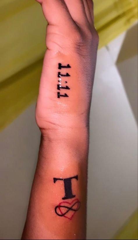 Black People Tattoo Ideas, Long Live Tattoo Black People, Black People Tattoos, Arm Sleeve Tattoos For Women, Tattoo For Boyfriend, M Tattoos, Gangsta Tattoos, Cute Hand Tattoos, Black Girls With Tattoos