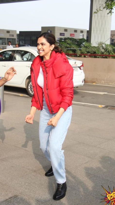 Deepika Padukone In Jeans, Rainy Outfit, Dipika Padukone, Deepika Padukone Style, Jeans Outfit Winter, Celebrity Casual Outfits, Western Wear Outfits, Winter Fashion Outfits Casual, Fashion Vocabulary