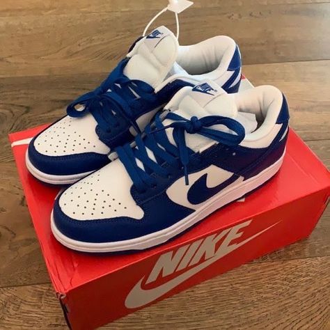 Blue And White Nike Dunks, Air Jordan 1 Low Blue, Nike Azul, Nike Dunks Low, Nike Shoes Blue, Dunks Low, Shiny Shoes, Shoes Retro, Cute Nike Shoes