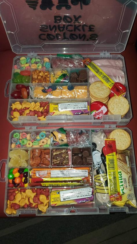 Disney Necessities, Snacklebox Ideas, Snackle Box Ideas, Bestie Sleepover, Vacation Snacks, Bbq Party Food, Cheap Snack, Snackle Box, Healthy Food Swaps