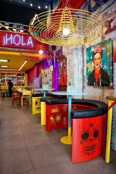 Mexican Interior Design Modern Kitchen, Mexican Cafe Design, Mexican Cafe Interior, Mexican Restaurant Design Interiors, Vintage Rustic Bedroom, Taqueria Design, Cantina Decor, Modern Mexican Restaurant, Mexican Cafe