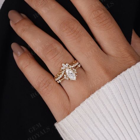 engagement ring | couple ring | diamond ring | gift for her | moissanite ring | gem stone | gem royals ✨ ⛱ Marquise Moissanite Wedding Ring Set, 14K Yellow Gold Vintage Art Deco Bridal Wedding Set, Matching Curved Band Anniversary Promise Ring Set #diamondringgoals #engagementring #weddingring #ringforwomen #moissanitering #ringgoals #giftforher Vintage Royal Engagement Rings, Wedding Band With Marquise Ring, Wedding Bands With Marquise Ring, Royal Wedding Rings, Marquise Wedding Set, Engagement Ring Couple, Marquise Ring Setting, Couple Bands, Pretty Engagement Rings