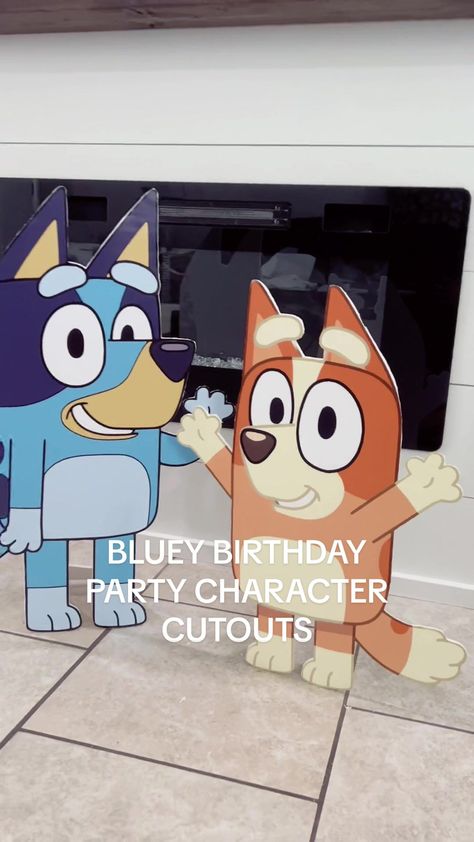 Bluey Bingo Cutout, Bluey Bingo Cardboard Cutouts, Bluey Bingo Cutout Diy, How To Make Character Cutouts, Trunk Or Treat Ideas Bluey, Bluey Character Cutouts Diy, Trunk Or Treat Bluey Theme, Bluey Backdrop Ideas, Diy Character Cutouts