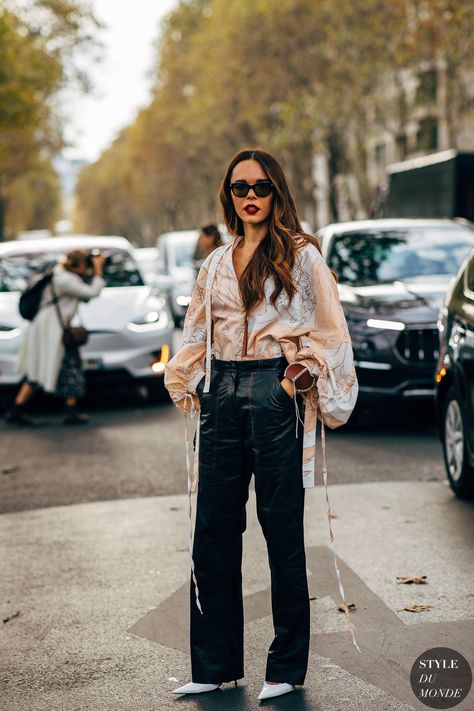 Evangelie Smyrniotaki, 2019 Outfits, Fashion Show Backstage, 2020 Street Style, Street Style 2016, Reportage Photography, Carine Roitfeld, Athleisure Trend, Street Style 2017