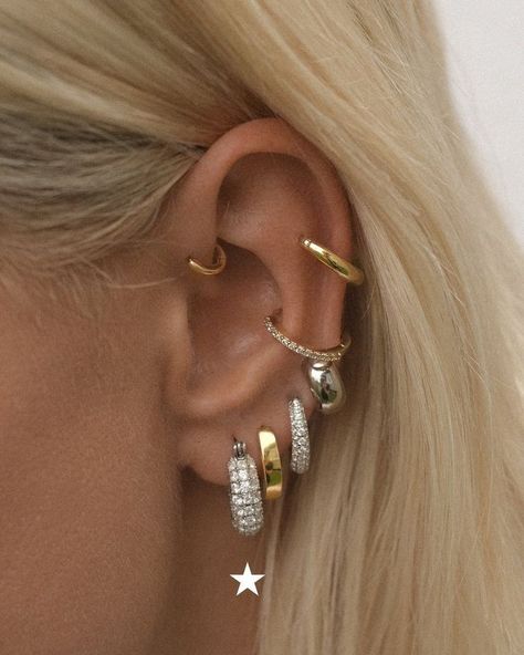 Gold And Silver Jewelry Together Ear, Silver And Gold Piercings, Silver Ear Stack Ideas, Gold And Silver Earring Stack, Silver And Gold Earring Stack, Gold Piercing Stack, Earring Stack Inspo Gold, Ear Piercing Arrangements, Ears With Lots Of Piercings