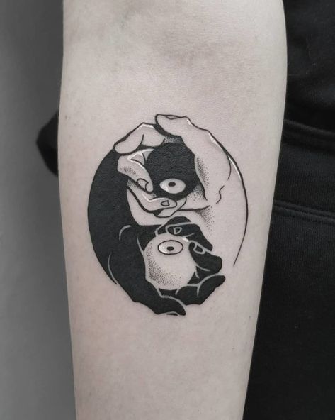 Yin Yang Tattoo Ideas, Yang Tattoo Ideas, Tattoo Japonais, Jing Y Jang, Yin Yang Tattoo, Balance Tattoo, Ying Yang Tattoo, Tato Minimal, Yang Tattoo