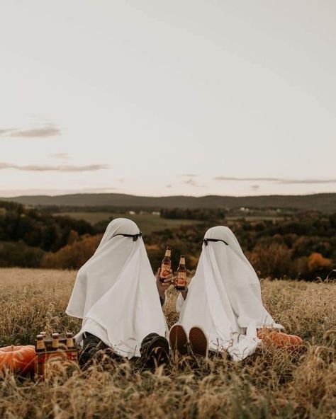 Halloween Shot Ideas, Ghost Shoot, Spooky Photoshoot, Spooky Shoot, Halloween Photo Shoot, Ghost Photo, Ghost Photoshoot, Halloween Shoot, Photo Halloween