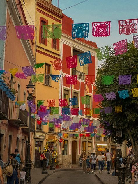 Street in guanajuato city, mexico Vision Board Mexico City, City Of Mexico, Mexico Street Photography, Mexico City Streets, Mexico Street Aesthetic, Travel Mexico City, Guadalajara Mexico Aesthetic, Guanajuato Mexico Aesthetic, Mexico City Trip