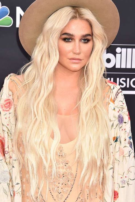 Kesha Kesha Hair, Grand Garden, Steal Her Style, Mgm Grand, Colour Ideas, Billboard Music, Platinum Blonde Hair, Kesha, Dark Roots