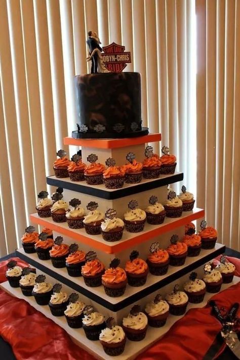 Harley Davidson Wedding Cake, Biker Wedding Theme, Motorcycle Cakes, Biker Wedding Ideas, Halloween Shower Ideas, Car Themed Wedding, Reception Party Ideas, Harley Wedding, Harley Davidson Cake