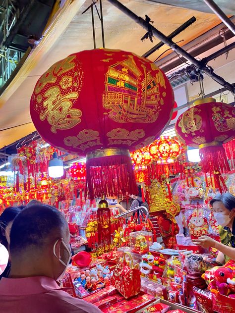 Market stall selling lots of red and gold decorations, lucky cats and dragons. China Town Bangkok, Thailand Travel Tips, Gold Lanterns, Chinese Lantern, China Town, Bangkok Travel, Travel Thailand, Busy Street, Chinese Lanterns