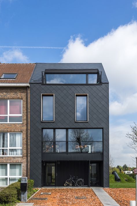 Gallery of Passive Rowhouse SMETVANDERVEKEN / denc!-studio - 2 Black Brick House, Streetscape Design, Passive House Design, Townhouse Exterior, Fishermans Cottage, Black Houses, Mansard Roof, Minimalist Apartment Style, Bungalow Exterior