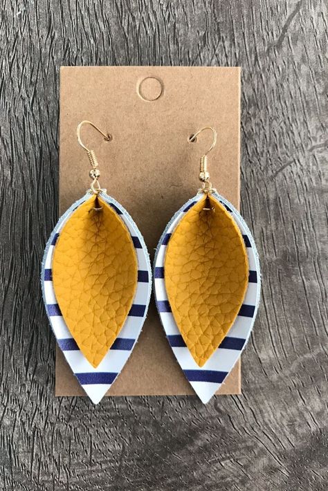 Diy Leather Earrings, Leather Jewelry Diy, Striped Earrings, Leather Jewellery, Ring Der O, Clay Jewelry Diy, Fall Earrings, Leather Projects, Diy Schmuck