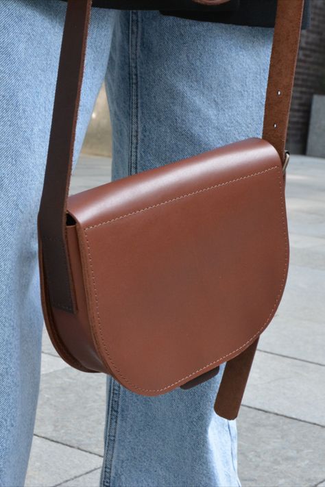 leather crossbody bag, leather saddle bag, adjustable strap, Over The Shoulder Purse, Saddle Crossbody Bag, Purse For Women, Chic Leather, Genuine Leather Bags, Shoulder Purse, Everyday Style, Leather Crossbody Bag, Leather Handmade