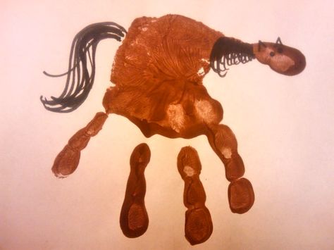 Handprint horse Horse Crafts For Kids, Rodeo Crafts, Wild West Crafts, Wild West Theme, Farm Animal Crafts, Western Crafts, Wilde Westen, Horse Crafts, Farm Crafts