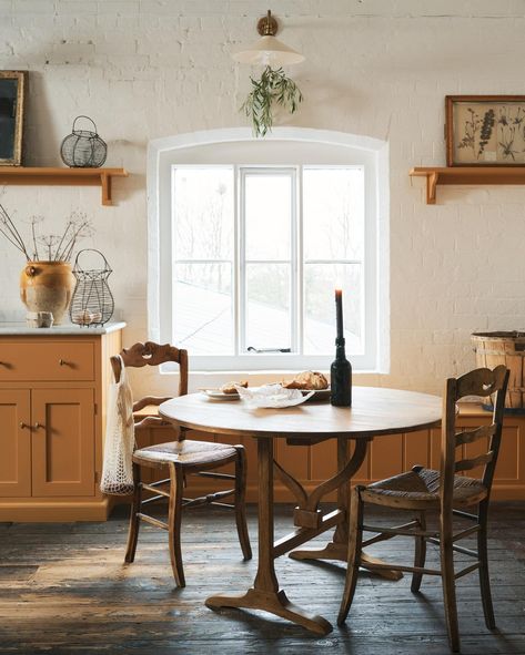 The Vineyard Table | deVOL Kitchens Vineyard Table, Mediterranean Style Kitchen, Edwardian Homes, Transitional French Country, Kitchen With High Ceilings, Shaker Kitchens, Devol Kitchens, Loft Kitchen, Inspirational Decor